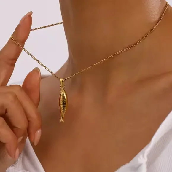Waterproof Gold Sardine Necklace Coastal Fish Pendant for Summer Outfits PRETTY - Picture 5 of 12